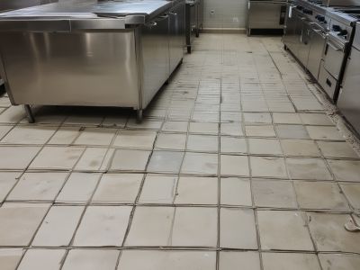 Commercial kitchen with dirty grout before cleaning